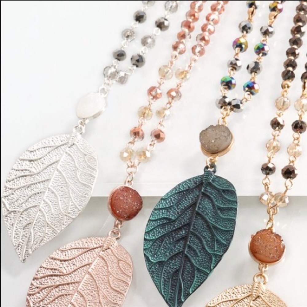 Mixed Bead and Leaf Pendant Long Necklace chain - Picture 5 of 6